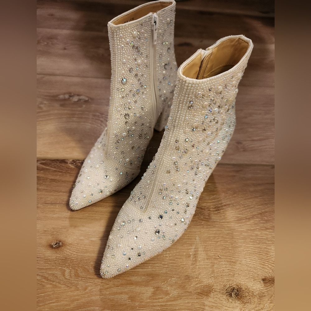 Betsy Johnson Cady Ivory boots